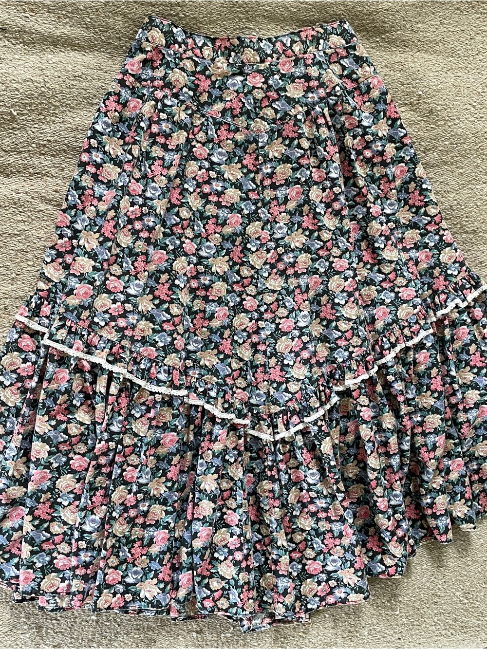 Vintage Westernwear Cotton Skirt Full Ruffled Lace Floral Roses Cottagecore